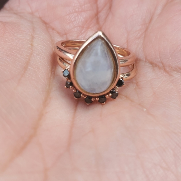 Rose gold wedding ring set. - Picture 3 of 4